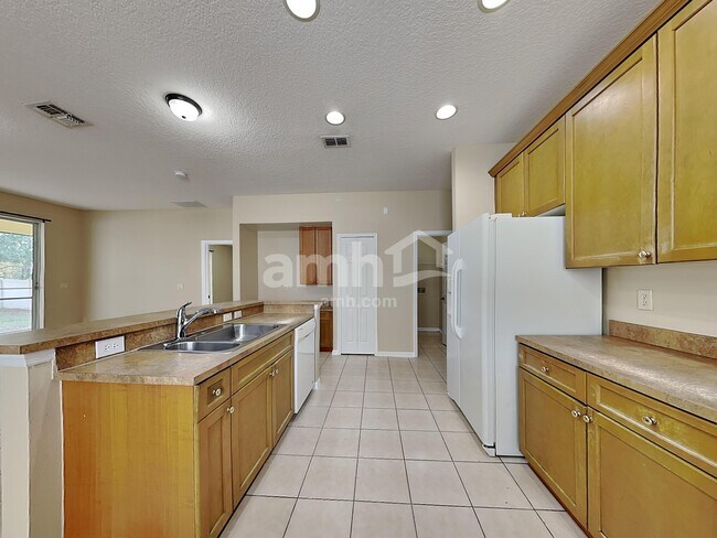 Foto del edificio - 13450 Sunkiss Loop