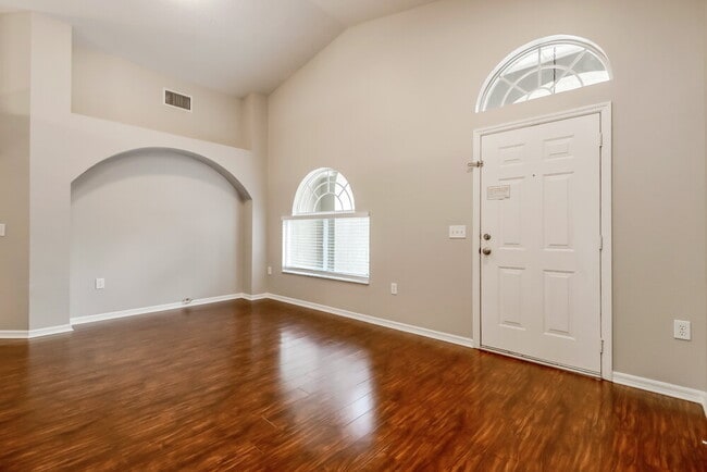 Building Photo - 1512 Baythorn Dr