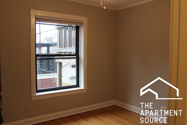 Foto del edificio - 3005 N Racine Ave