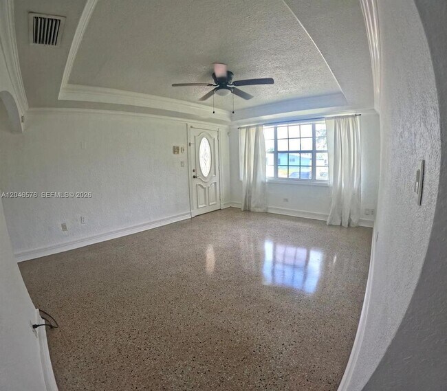 Building Photo - 5720 SW 38th Ct