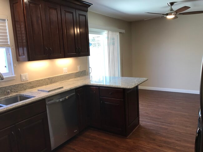 Building Photo - 9660 Durham Dr