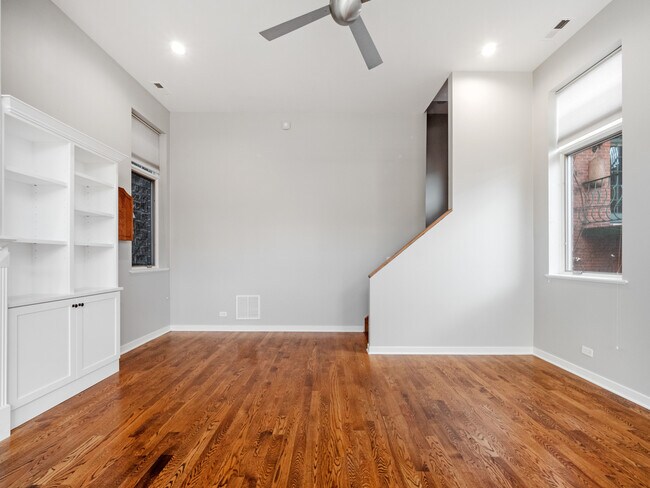 Building Photo - 1044 N Wolcott Ave