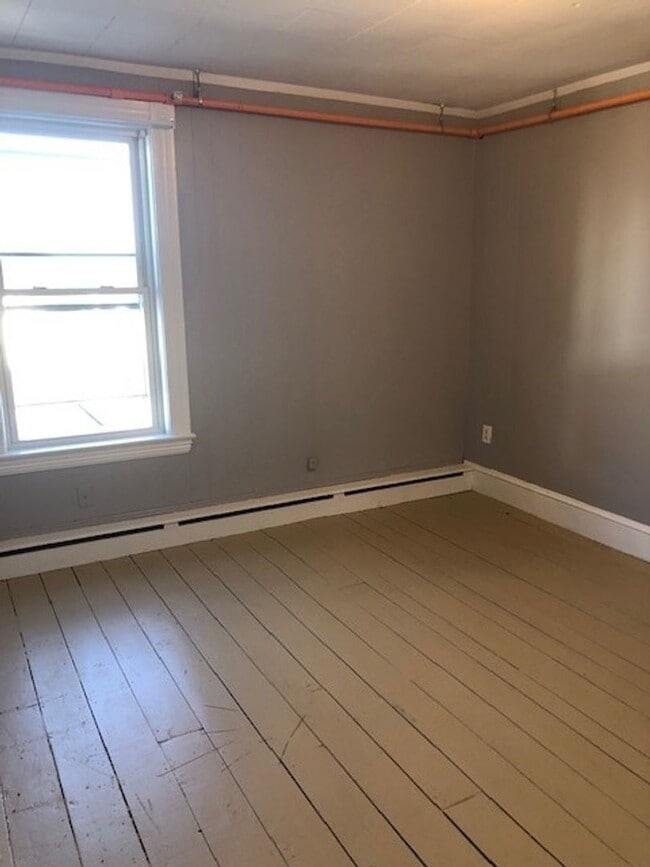 Foto del edificio - 3 Bedroom Apartment - 1st Floor Unit