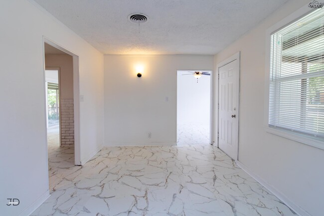 Building Photo - 1624 Sunnyside Ln