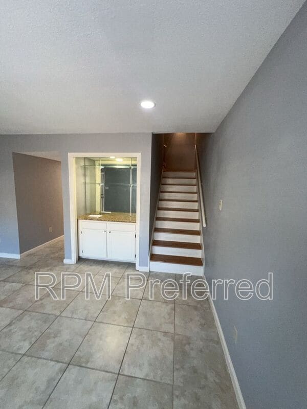 Building Photo - 10379 Briar Forest Dr