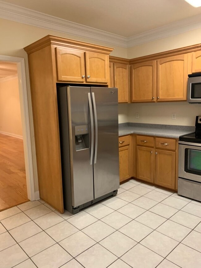 Building Photo - 3 Bedroom 2 1/2 Bath Townhome