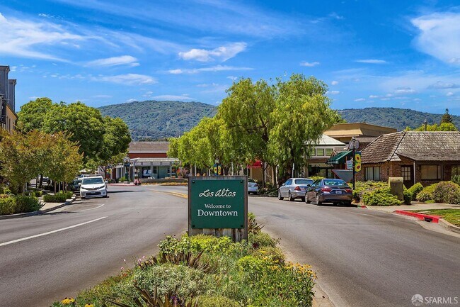 Building Photo - 648 University Ave