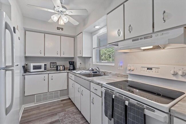 Building Photo - 3950 Roxane Blvd