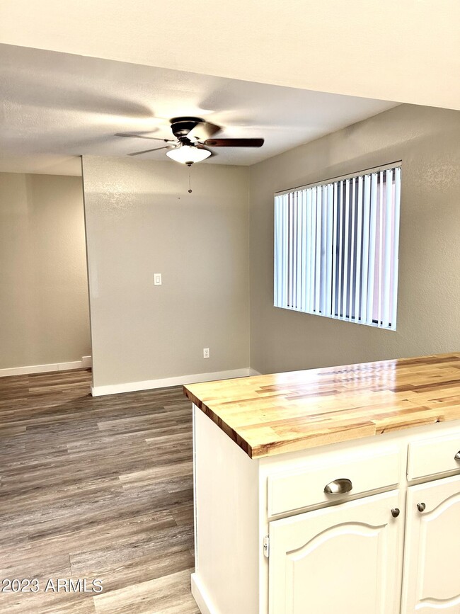 Building Photo - 4303 E Cactus Rd