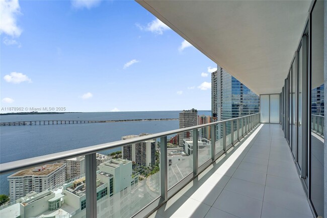 Foto del edificio - 1300 Brickell Bay Dr