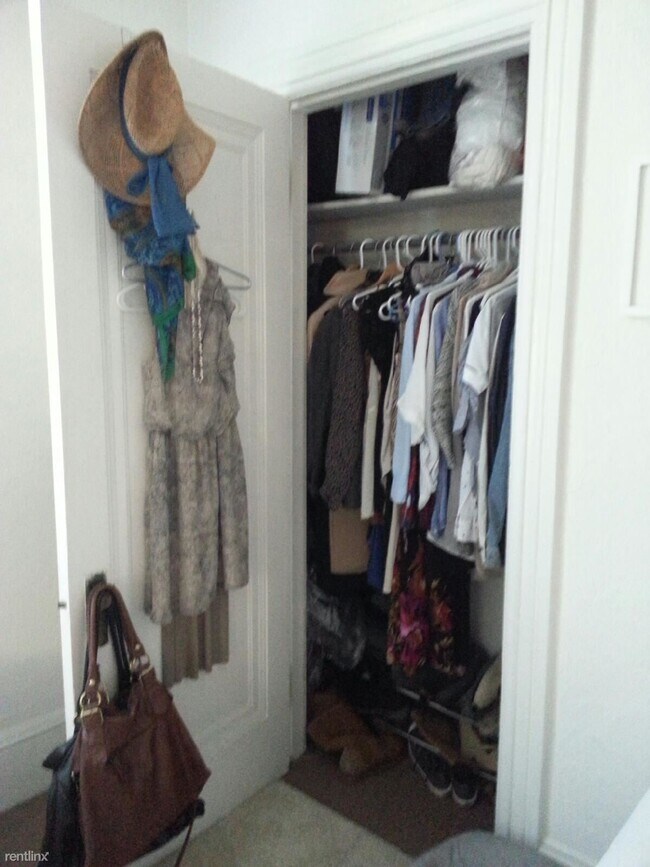 Foto del edificio - Studio, 1 bath  - 126 Waterman St Apt 6