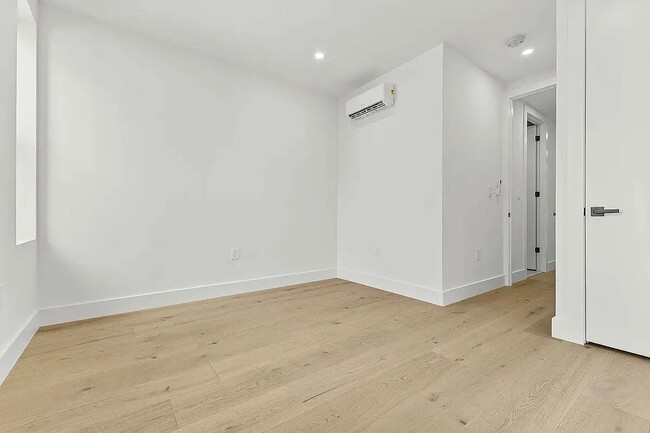 Building Photo - 5 Lispenard St