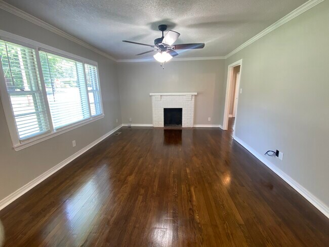 Building Photo - 1622 McCullough Ave NE