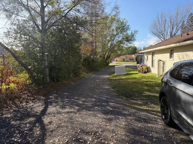 Building Photo - 2923 N Stewart St