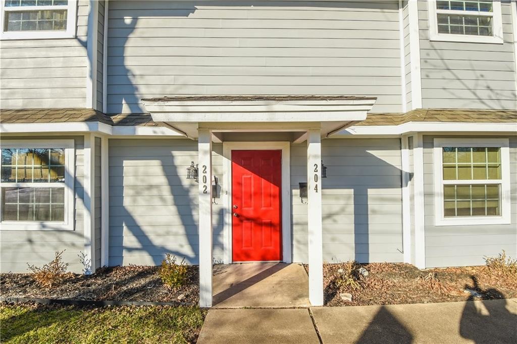 Primary Photo - 202 E Rucker St