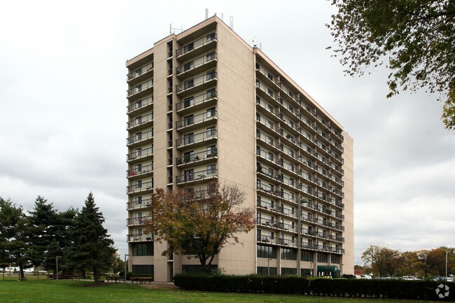 Building Photo - Shalom Towers