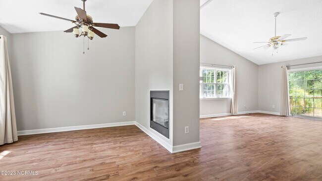 Building Photo - 833 Wildwood Pointe Dr