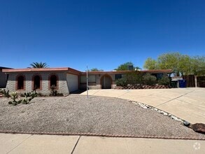 Building Photo - 3120 S Portia Ave