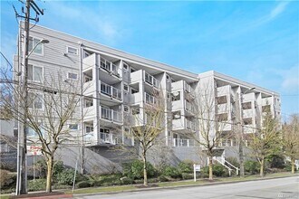 Building Photo - 3318 30th Ave SW
