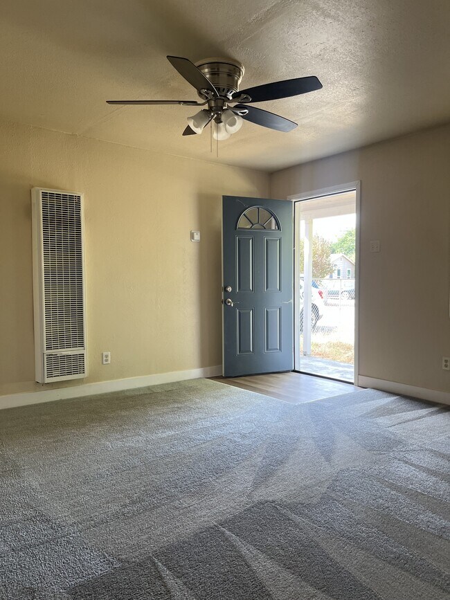 Foto del edificio - 5553 Feather River Blvd