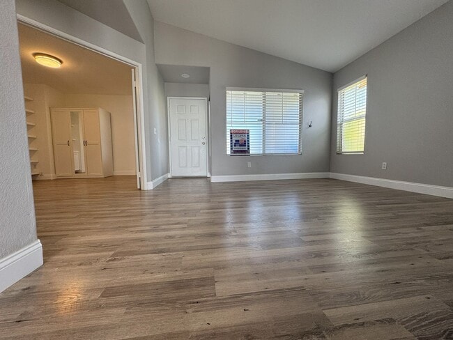 Building Photo - 4 Bedroom 2 Bathroom House Available Now I...