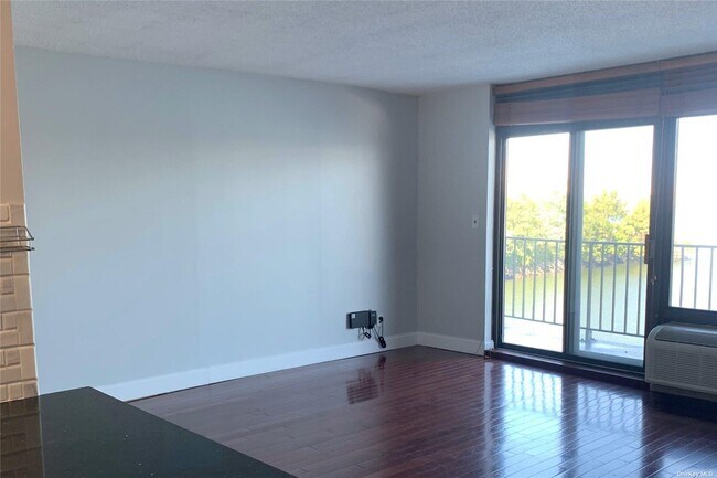 Foto del edificio - 2540-40 Shore Blvd