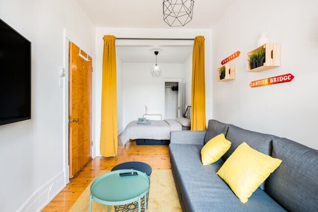 Photo du bâtiment - 2390 Rue Frontenac