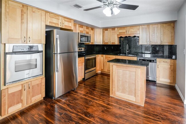 Building Photo - 610 Charlotte Ave