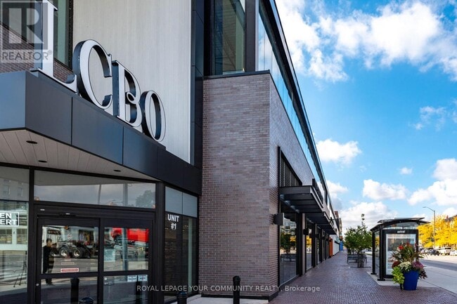 Building Photo - 215 Lakeshore Rd W