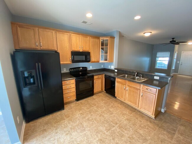 Foto del edificio - Beautiful Townhome located in the Cedar Mill Complex!