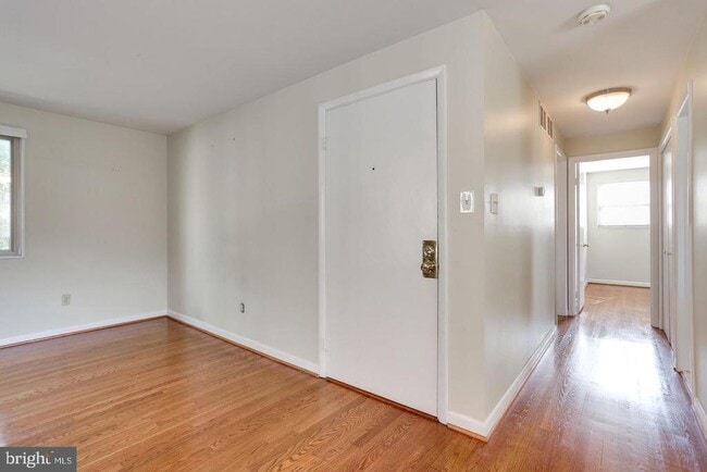 Foto del edificio - 4510 Washington Blvd