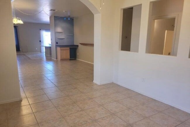 Building Photo - 2964 S Valle Verde