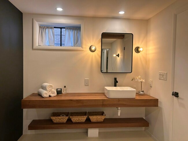 Building Photo - 315 E 4775 S