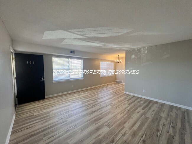 Foto del edificio - 965 NW Colbern Rd
