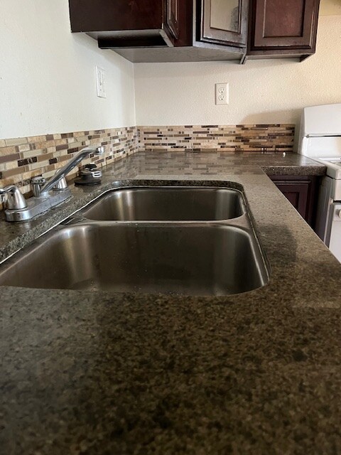Foto del edificio - 243 E 87th Pl