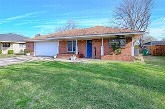 Building Photo - 2504 Burnett Dr
