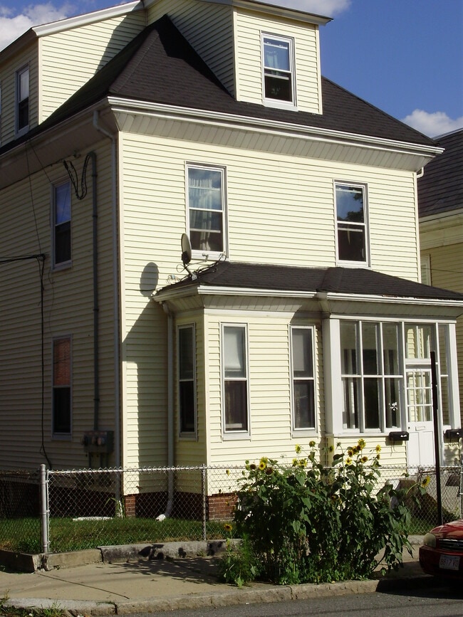 Building Photo - 251 School St
