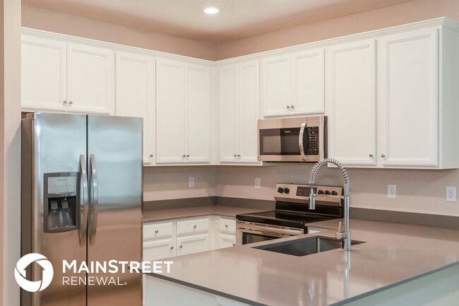 Building Photo - 7415 Palm Hills Dr