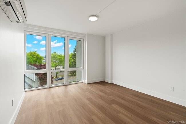 Building Photo - 10 Lyon Pl