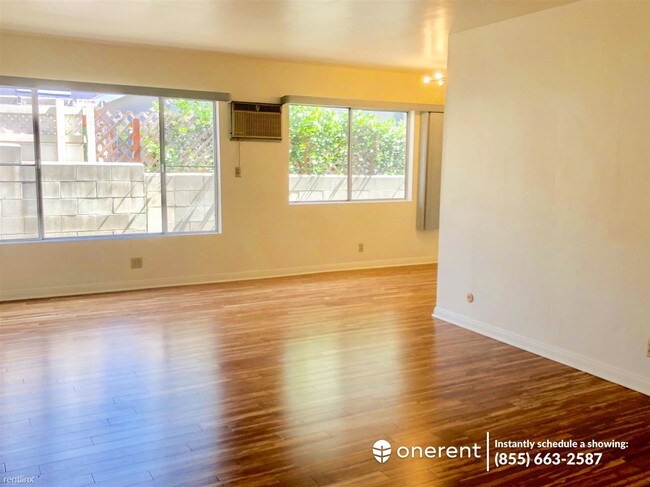 Building Photo - 950 Havenhurst Dr