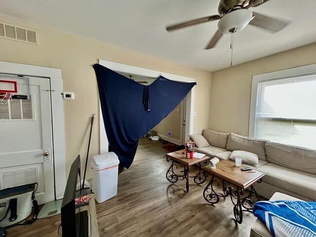 Foto del edificio - **PRE-LEASING FOR 2026–2027 SCHOOL YEAR!**