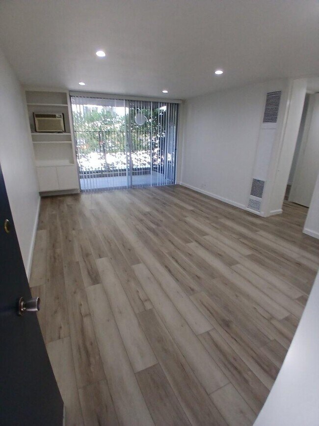 Foto del edificio - 533 S hudson Ave