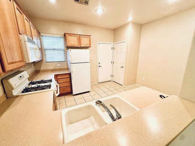 Building Photo - 2529 Nashira St