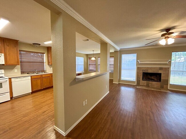 Building Photo - Spacious 3 Bedroom 2.5 Bath in Denton