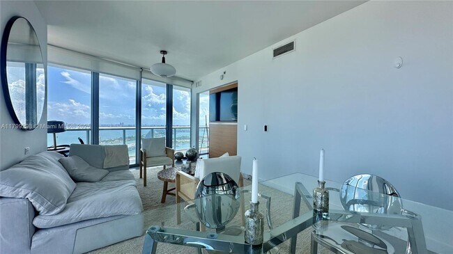 Foto del edificio - 888 Biscayne Blvd