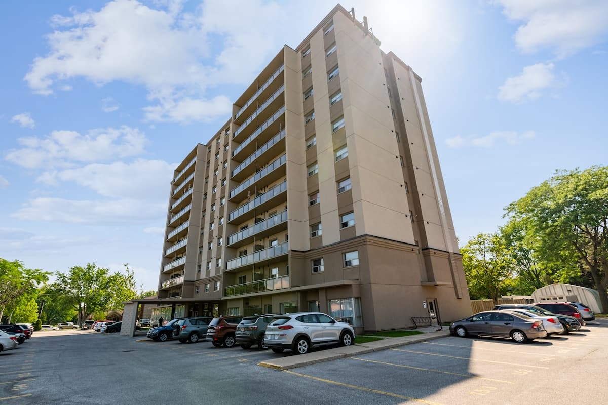 Photo principale - $1000 Move-in BonusPontiac Court – Highrise