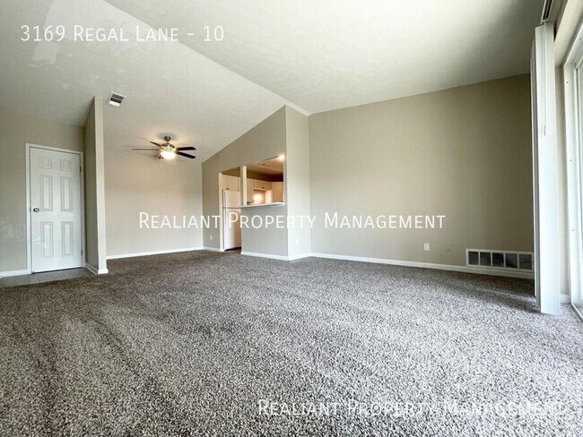 Foto del edificio - 3169 Regal Ln