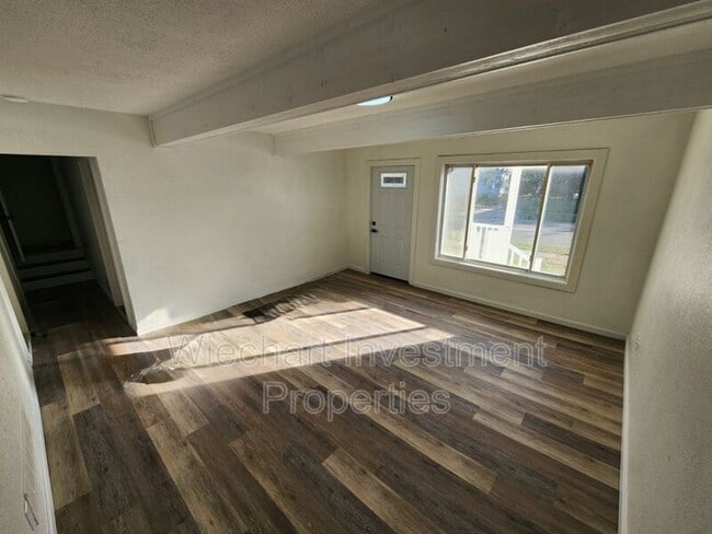 Building Photo - 613 N West St