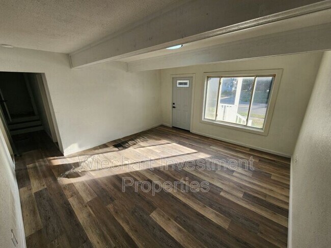 Foto del edificio - 613 N West St