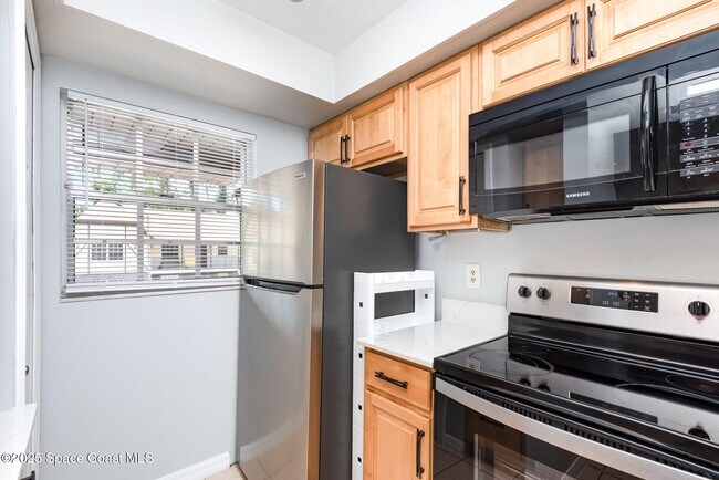 Building Photo - 3069 Sir Hamilton Cir